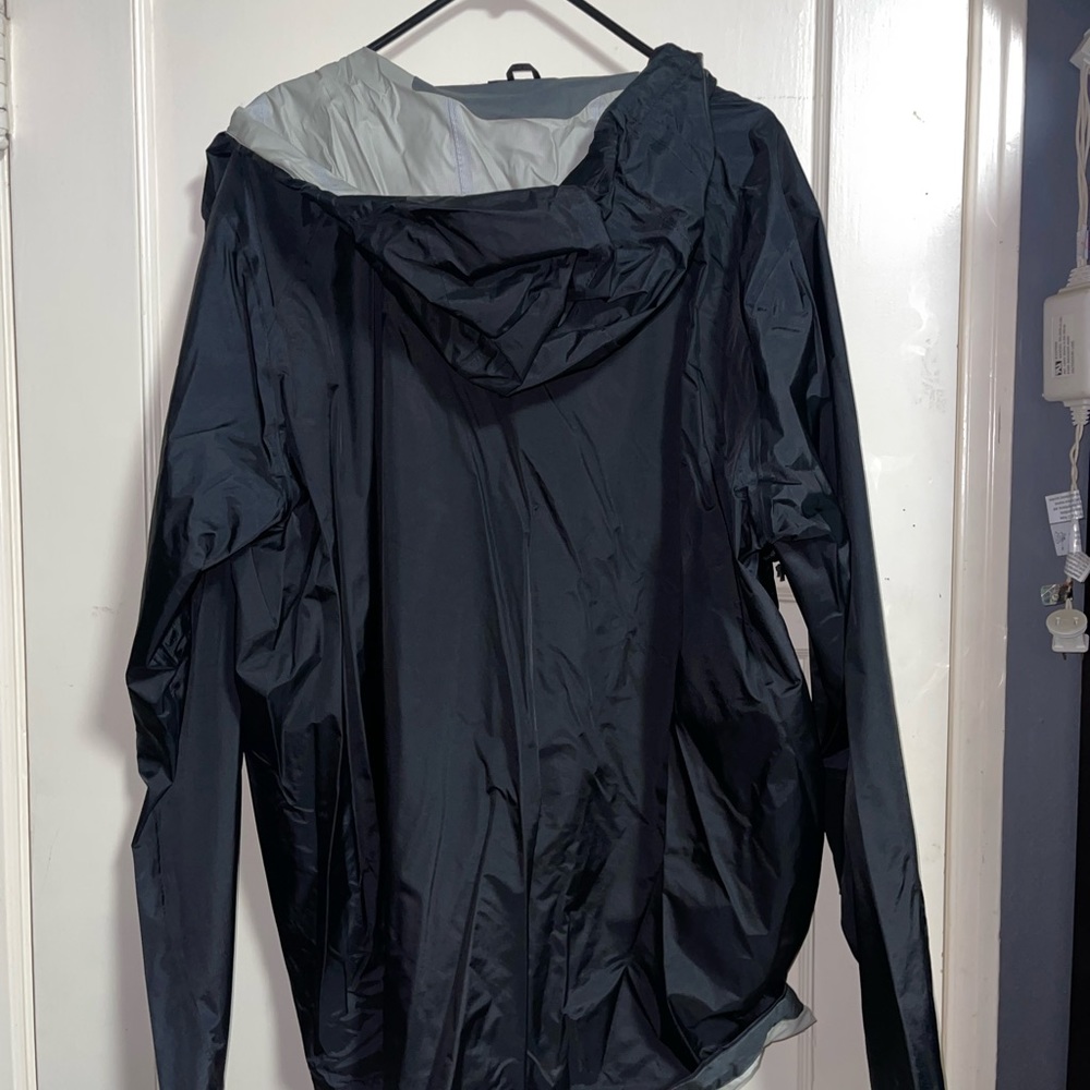 Patagonia windbreaker jacket